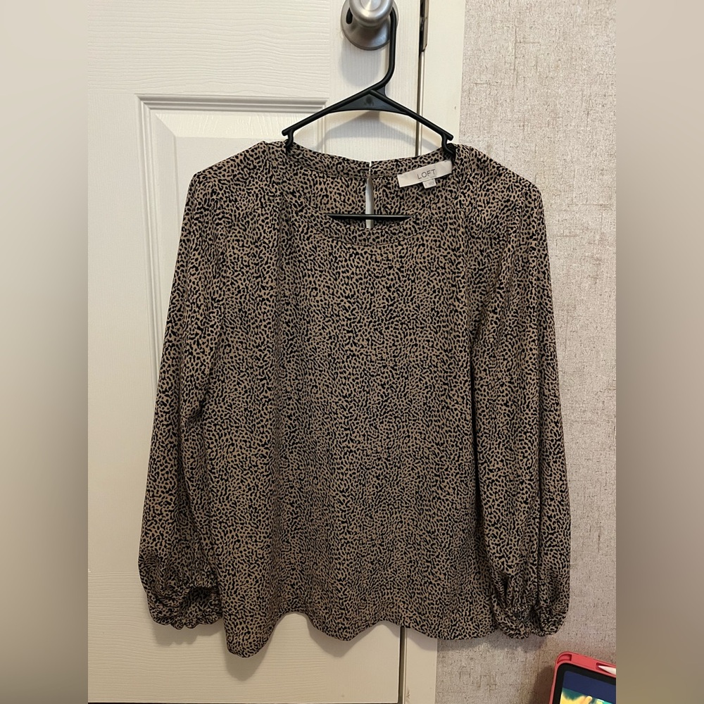 Loft keyhole back blouse